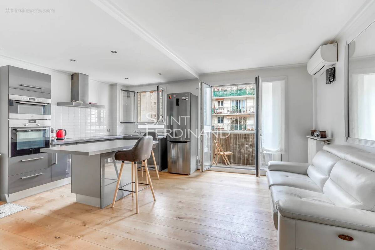 Appartement à NEUILLY-SUR-SEINE
