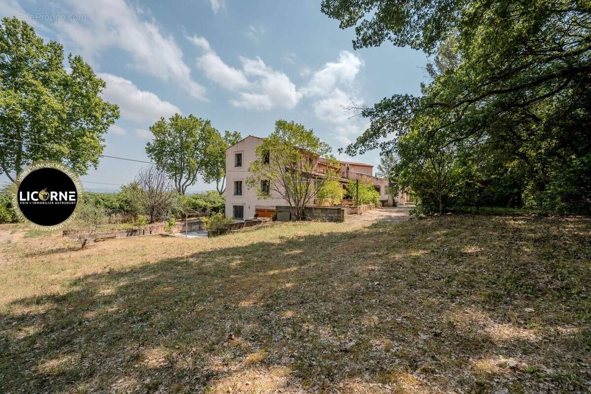 Maison 523 m² à Meyrargues  - photo 4