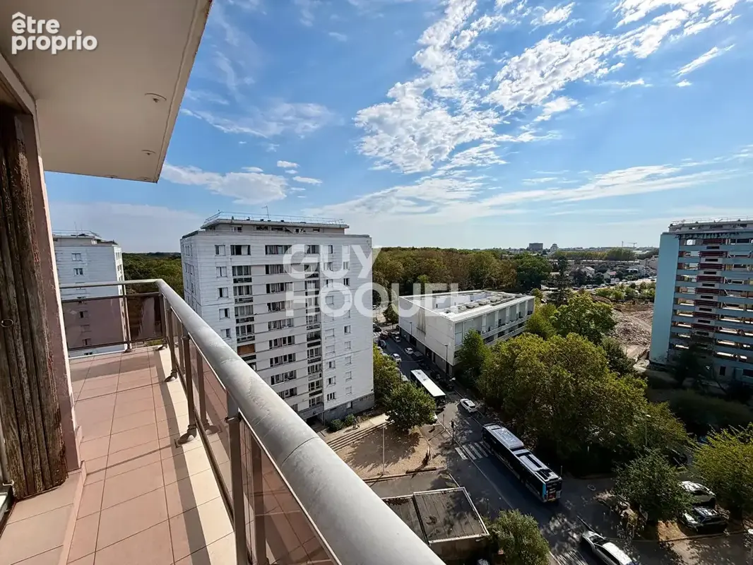 Meudon-la-forêt - 4 pièces - 77,17 m² - 10e étage - vue dégagée -terrasse, balcon, cave et parking - photo 4