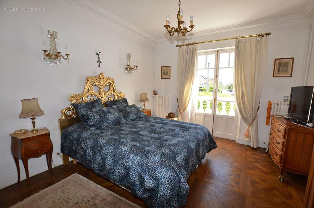 Maison à SAINTE-GENEVIEVE-DES-BOIS