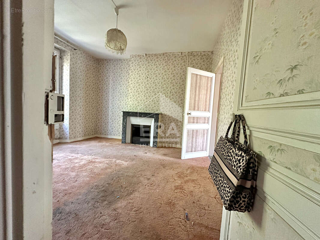 Autre à SAINT-PIERRE-LES-NEMOURS