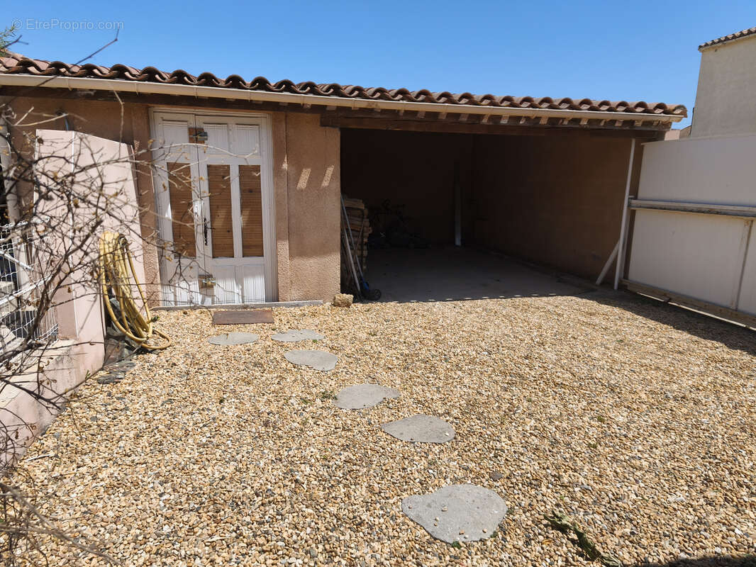 Maison à MOUSSAN