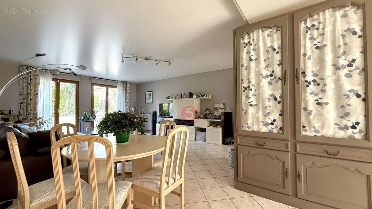 Appartement à LE RAINCY