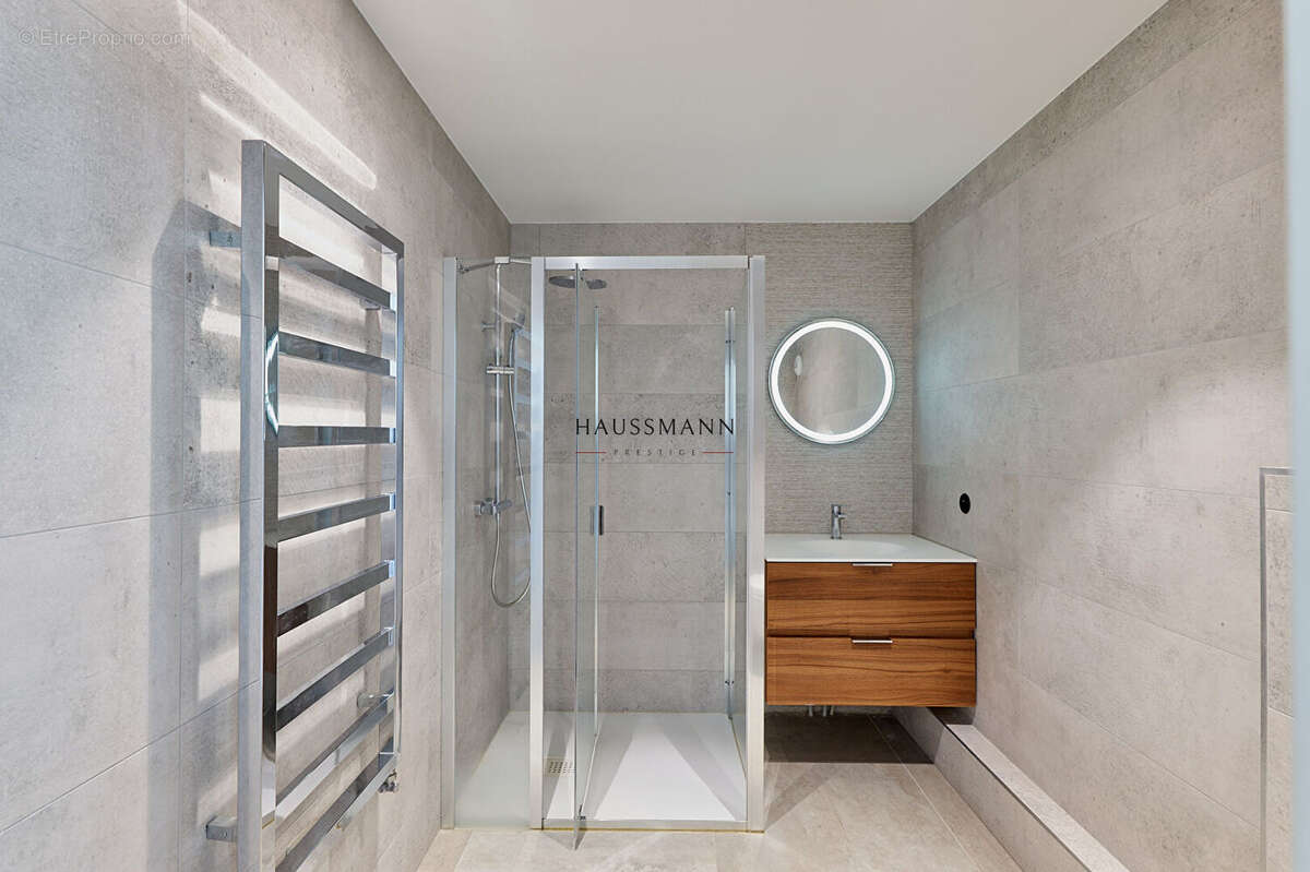 Appartement à PARIS-17E