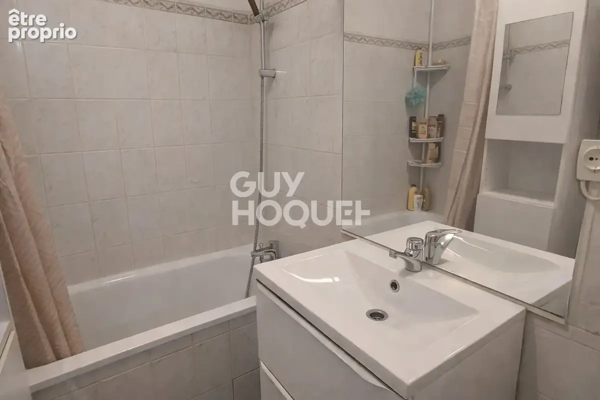 MEZIERES SUR SEINE - Investissement locatif - T2 duplex loué - Jardin SUD ?-2 parkings - RER E à pied - photo 9