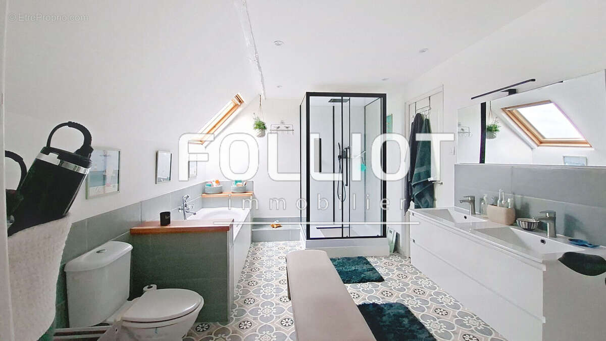 Maison à SAINT-GEORGES-DE-LIVOYE