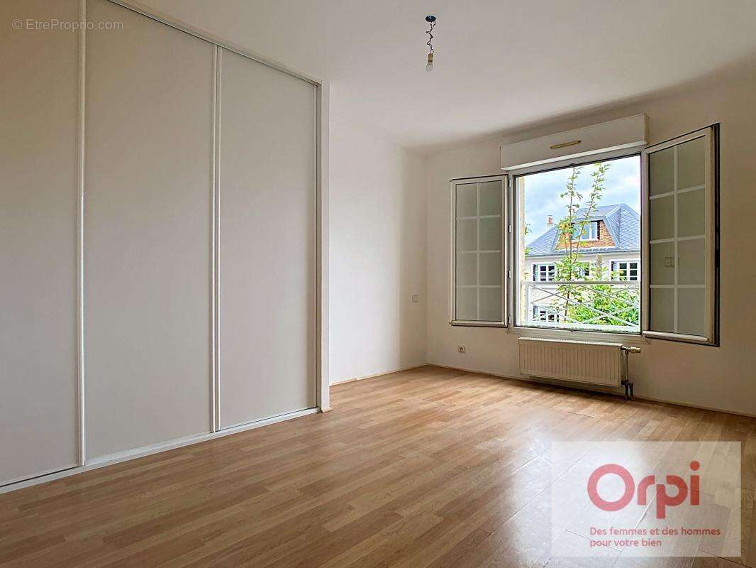 Maison à ISSY-LES-MOULINEAUX