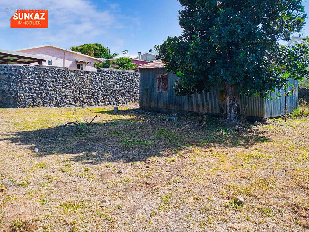 Terrain à SAINT-PIERRE