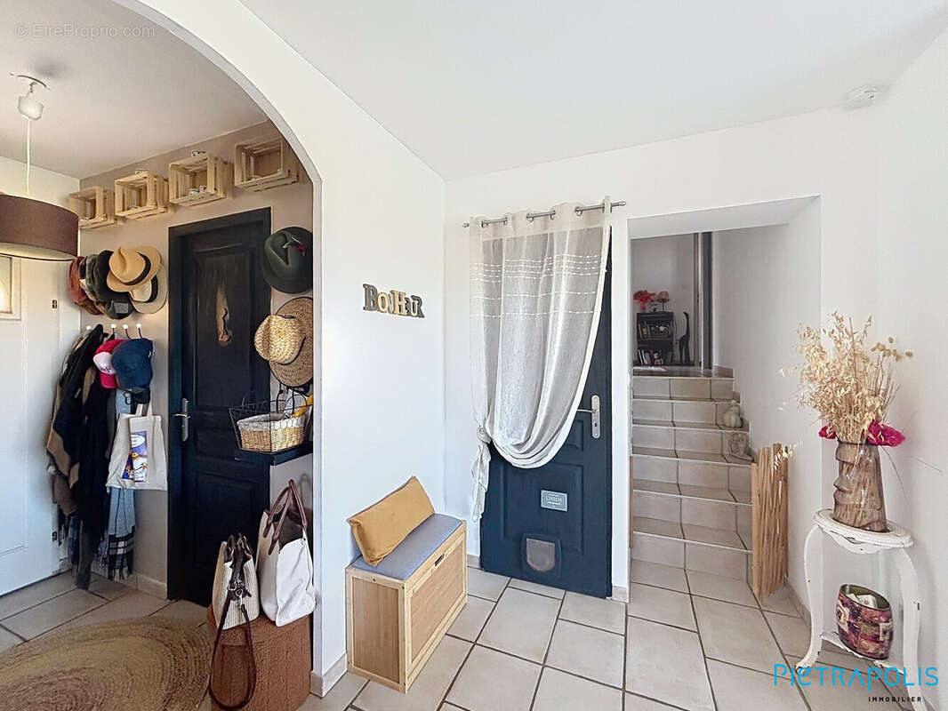 Maison 128 m² à Ternand  - photo 6