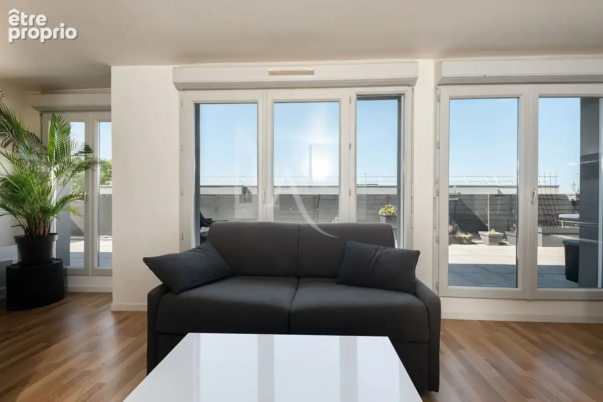 Lumineux F3 dernier étage avec grande terrasse de 40m² - photo 3