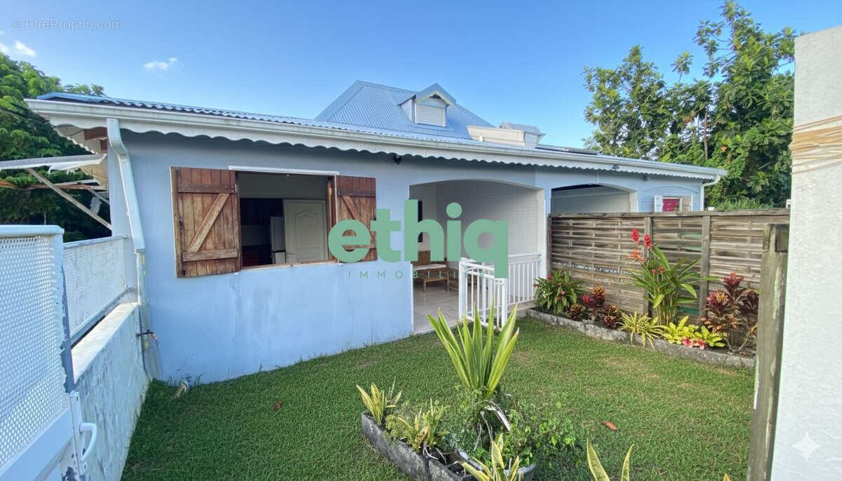 Maison à PETIT-BOURG