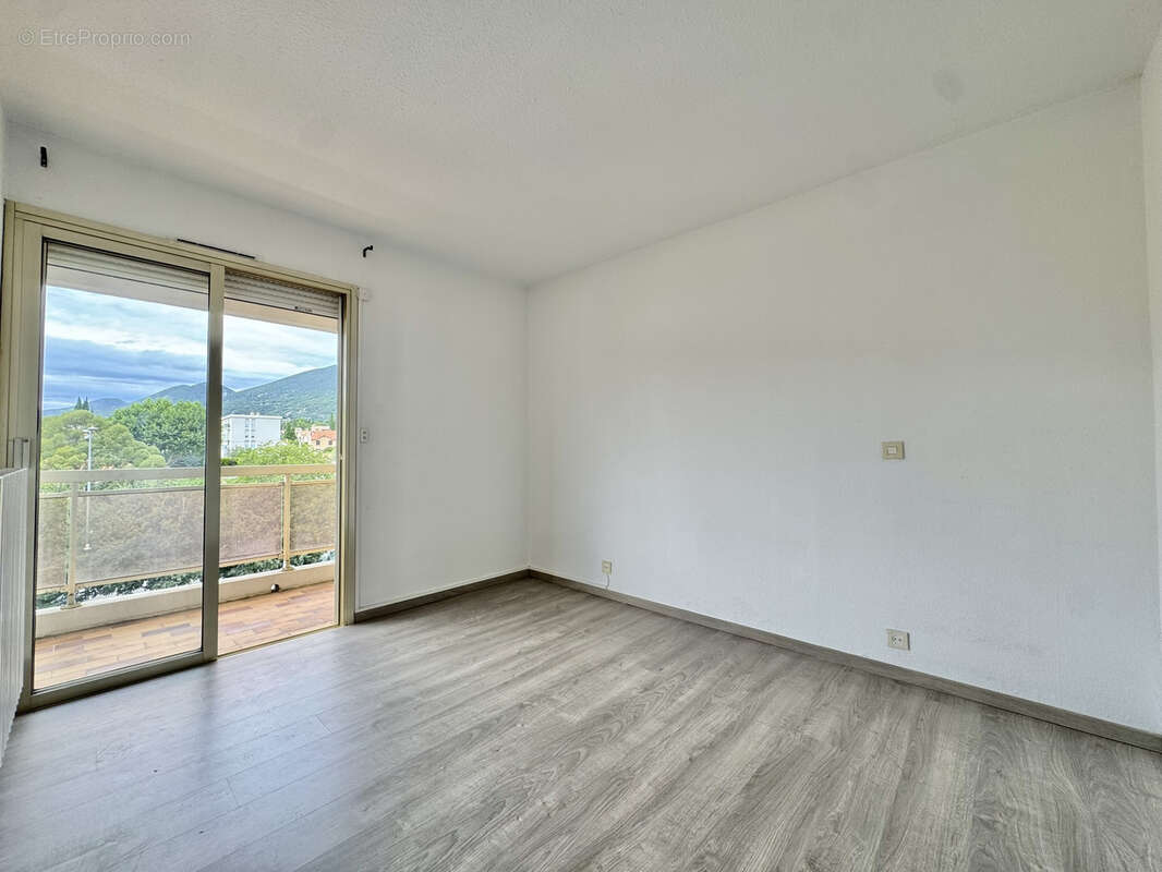 Nyons - appt t3 / terrasse / ascenseur / garage / cave - photo 16