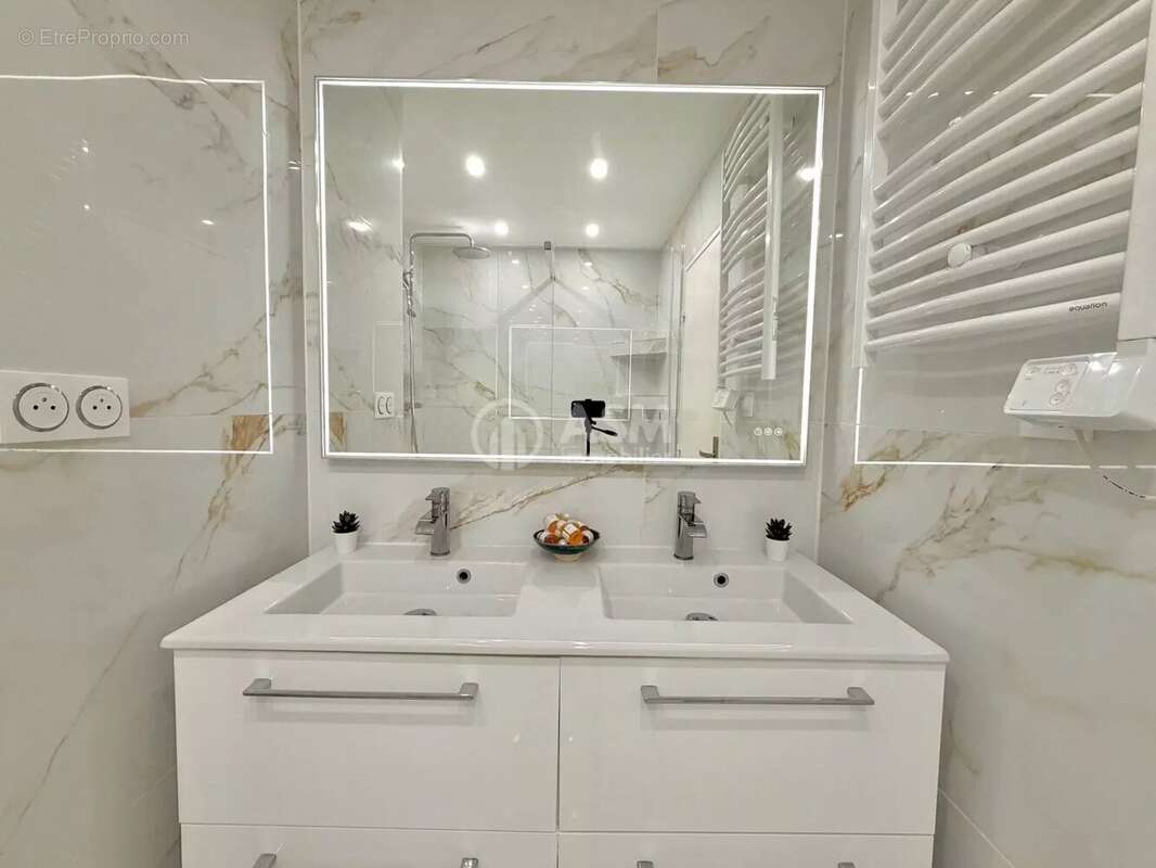 Appartement à COURBEVOIE
