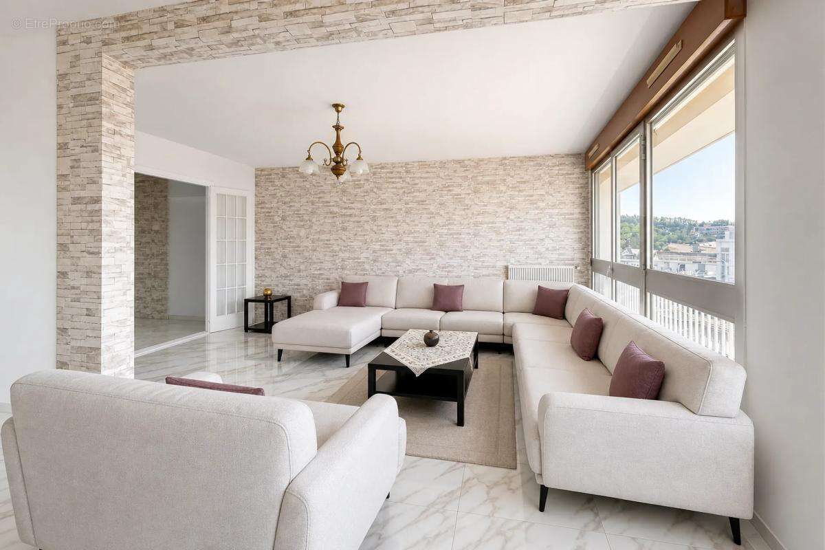Superbe appartement rénové avec vue panoramique - photo 2