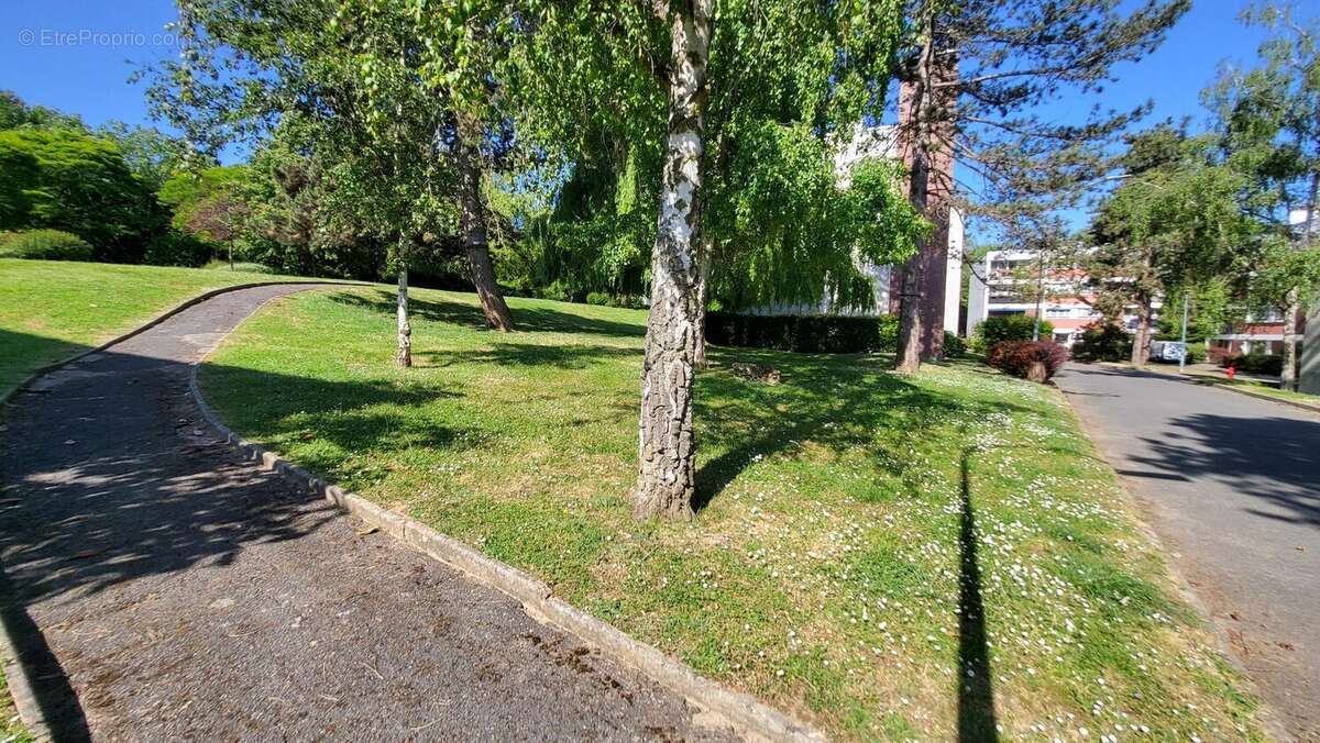 Appartement à LES CLAYES-SOUS-BOIS