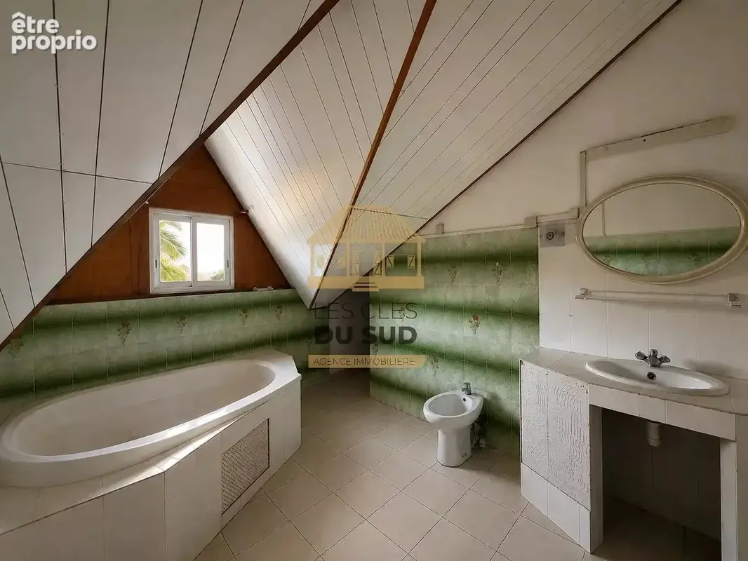 À vendre - maison de type t7  de 210 m² environ - saint-joseph - 197 000€ - photo 5