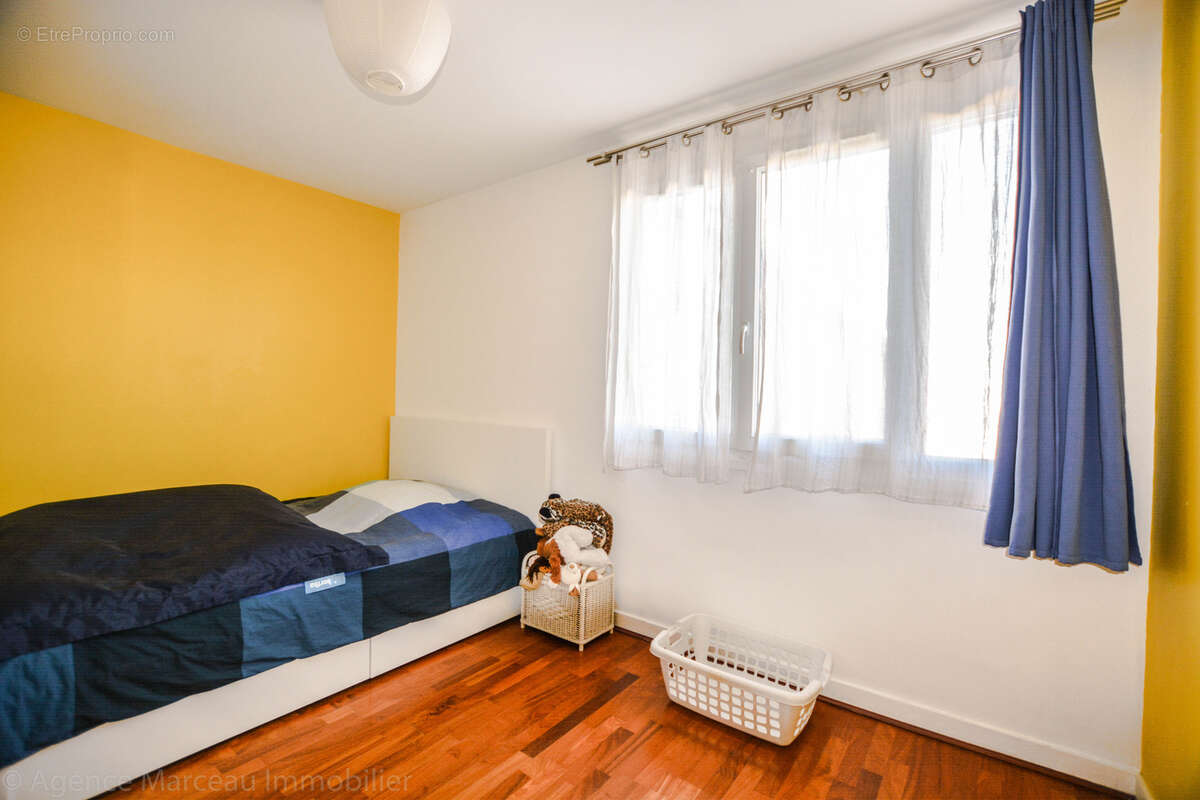 Appartement à COURBEVOIE