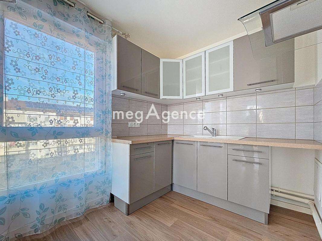 Appartement 2 pieces 44 m² avec balcon et 2 parkings - photo 4