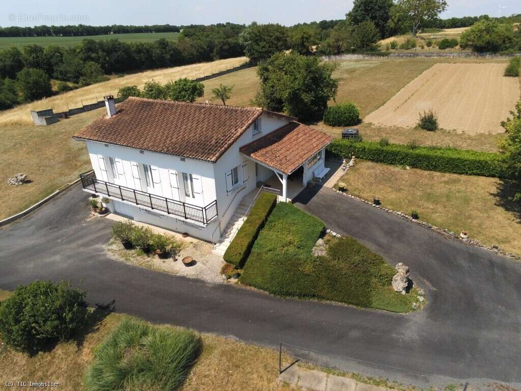 Maison à VILLEFAGNAN