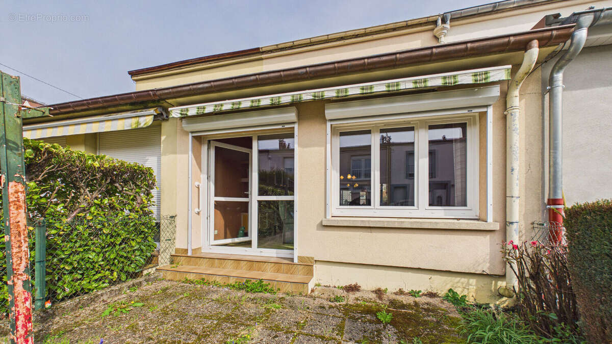 Maison à ARS-SUR-MOSELLE