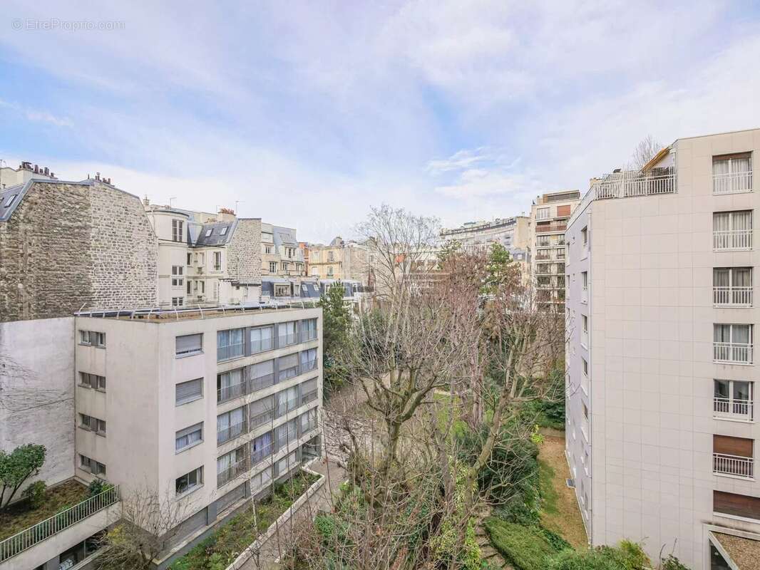 Appartement à PARIS-16E
