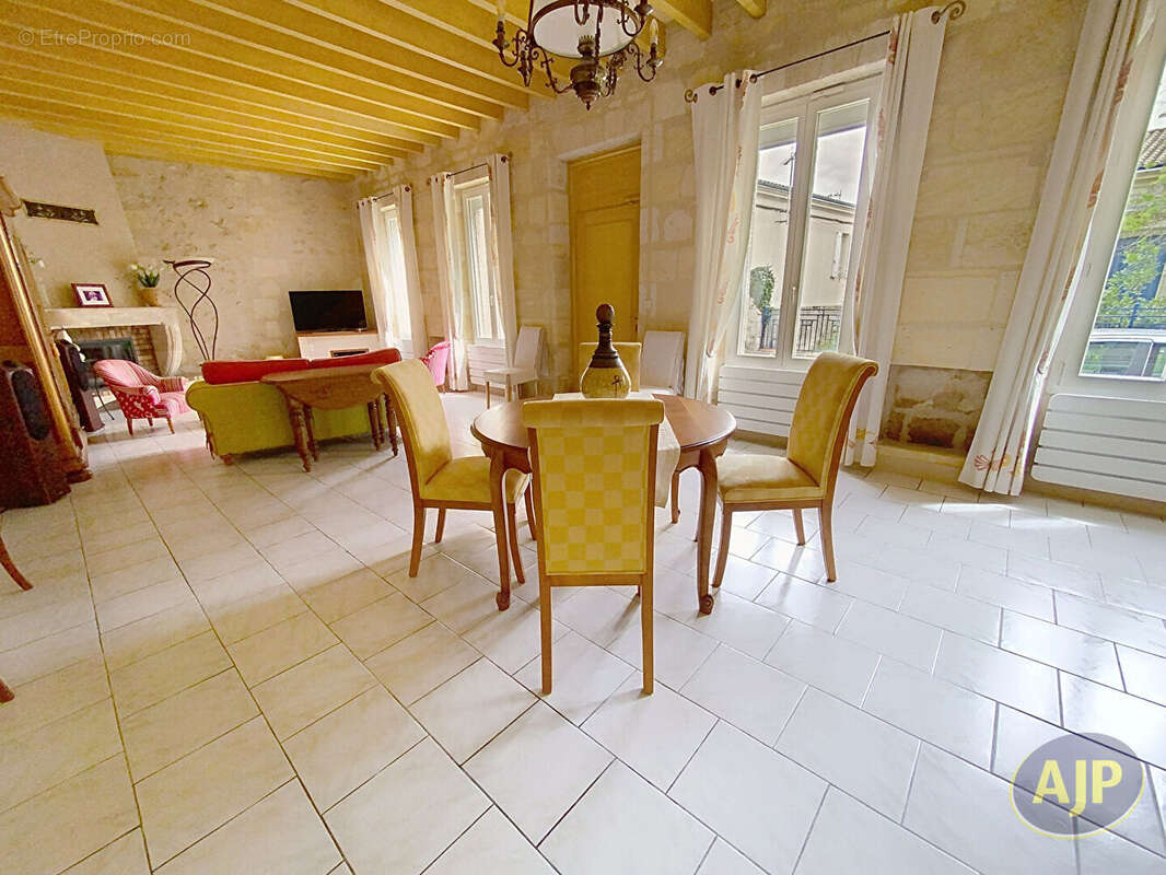 Maison à BLANQUEFORT