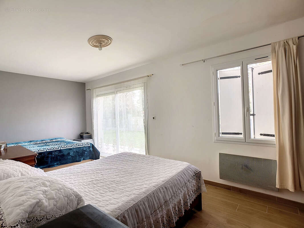 Maison Gensac La Pallue 10 pièces 288 m2 - photo 6
