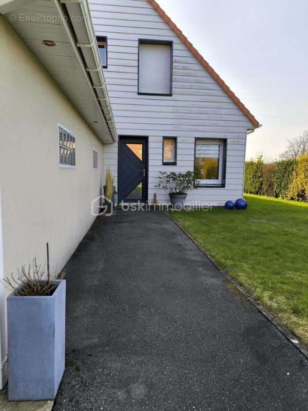 Maison à LA CAPELLE-LES-BOULOGNE