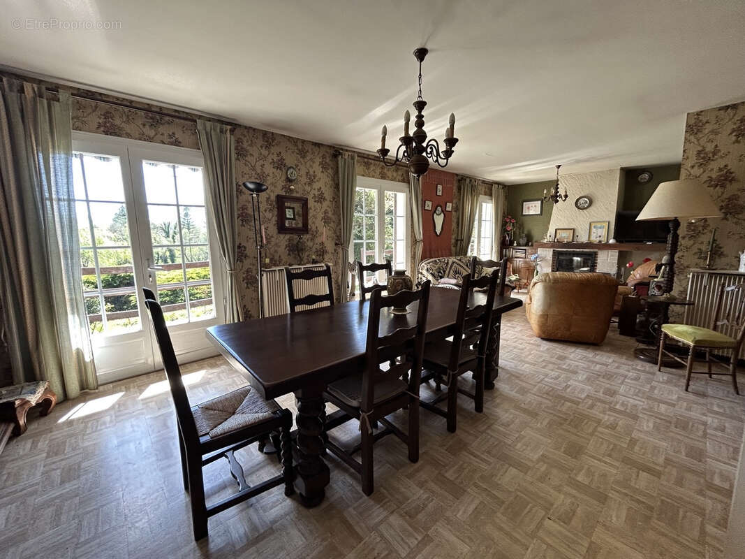 Maison à CHAMBOULIVE