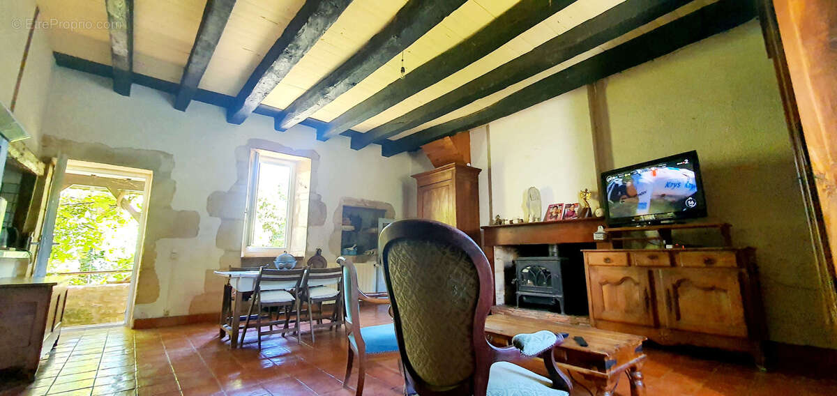 Maison à BLANQUEFORT-SUR-BRIOLANCE