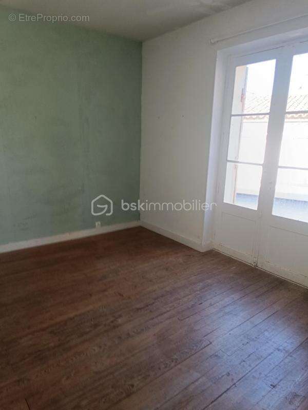 Maison de caractère de 245 m² avec toit-terrasse, garage et local commercial – Saint-Christoly-de-Blaye - photo 7