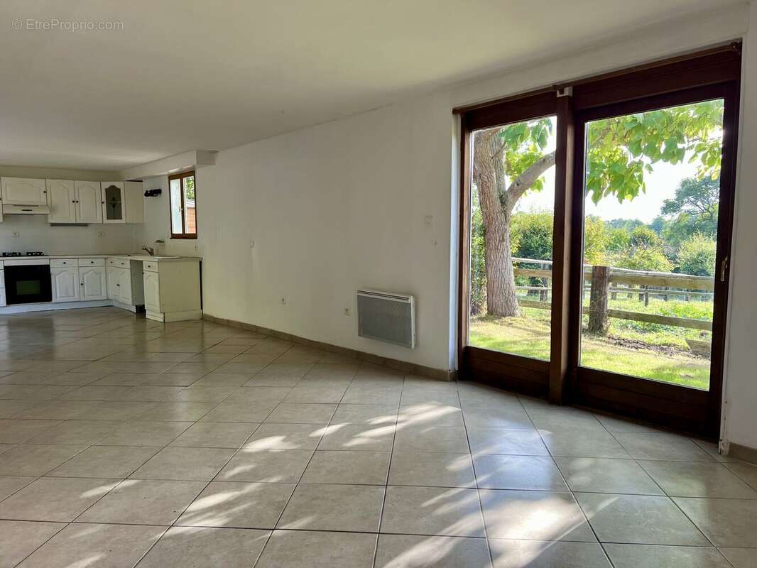 Maison 112 m² à Saint-Pierre-Azif  - photo 4