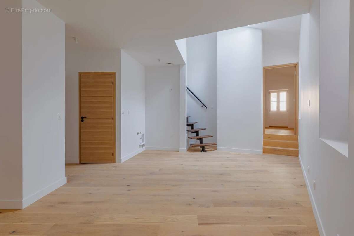 Appartement à SAINT-GENIS-LAVAL