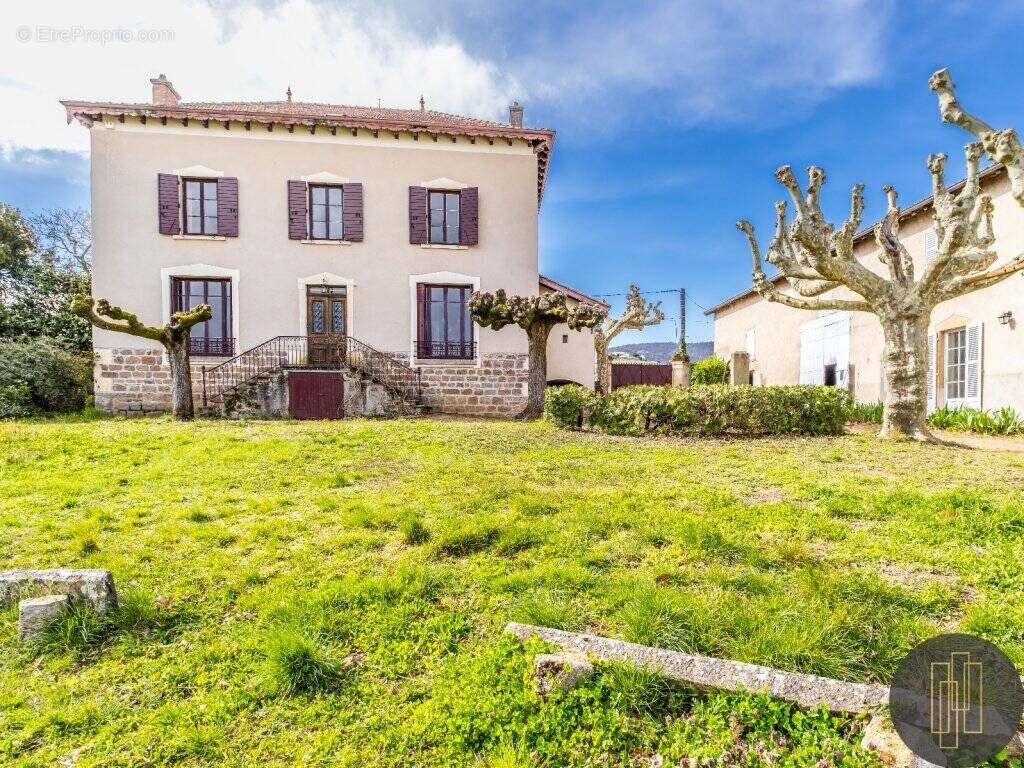 Maison à SAINT-ETIENNE-LA-VARENNE