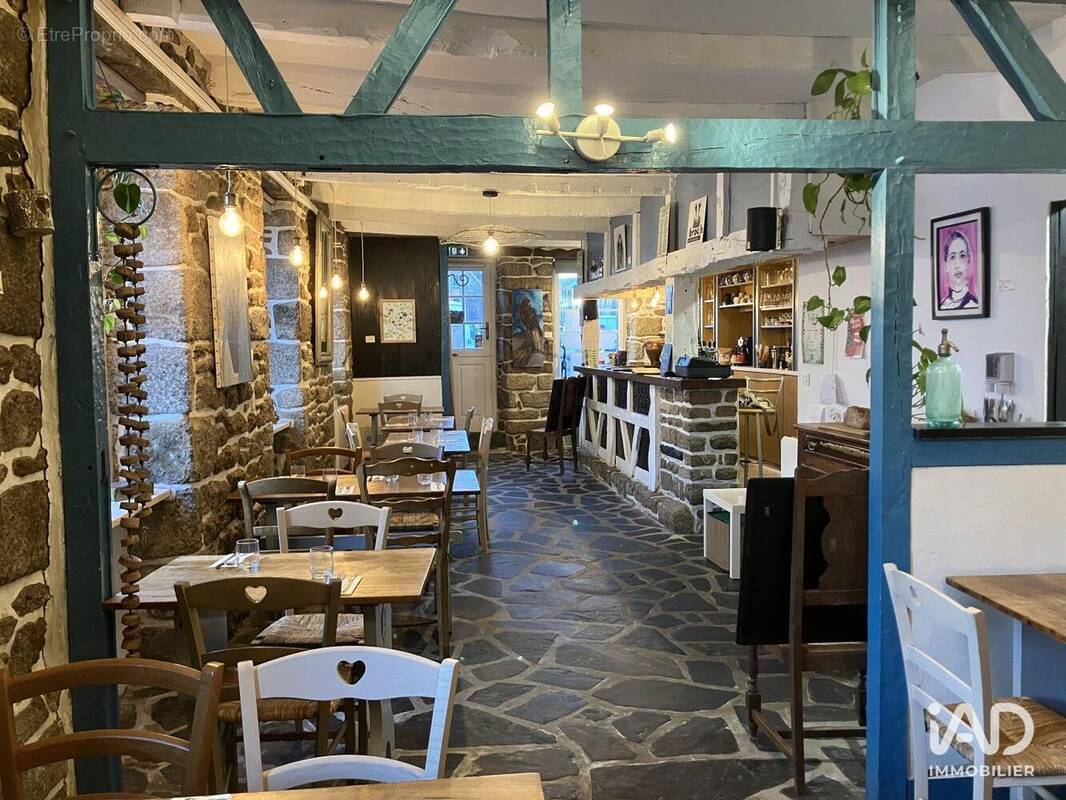 Photo 1 - Commerce à HUELGOAT