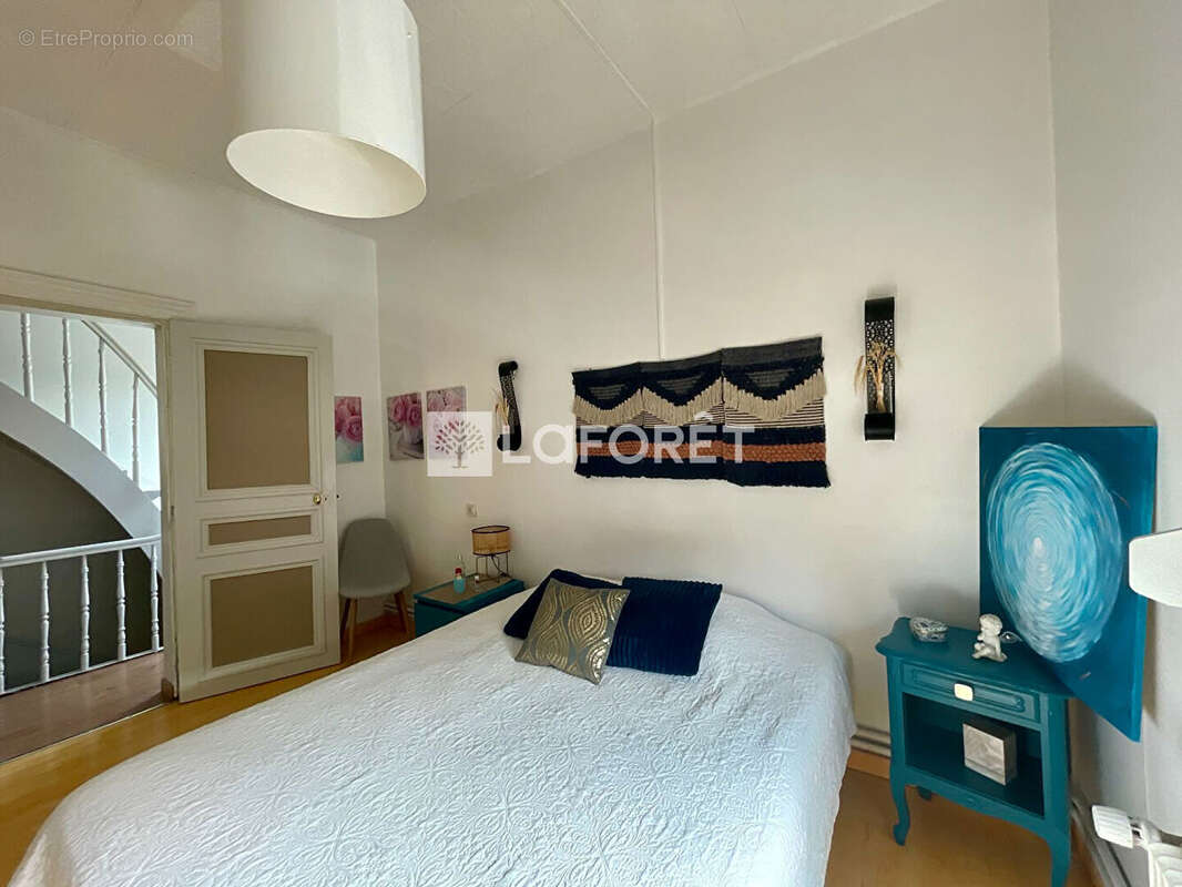Maison de caractère avec 5 chambres, jardin et deux garages - Rare à la vente - photo 8