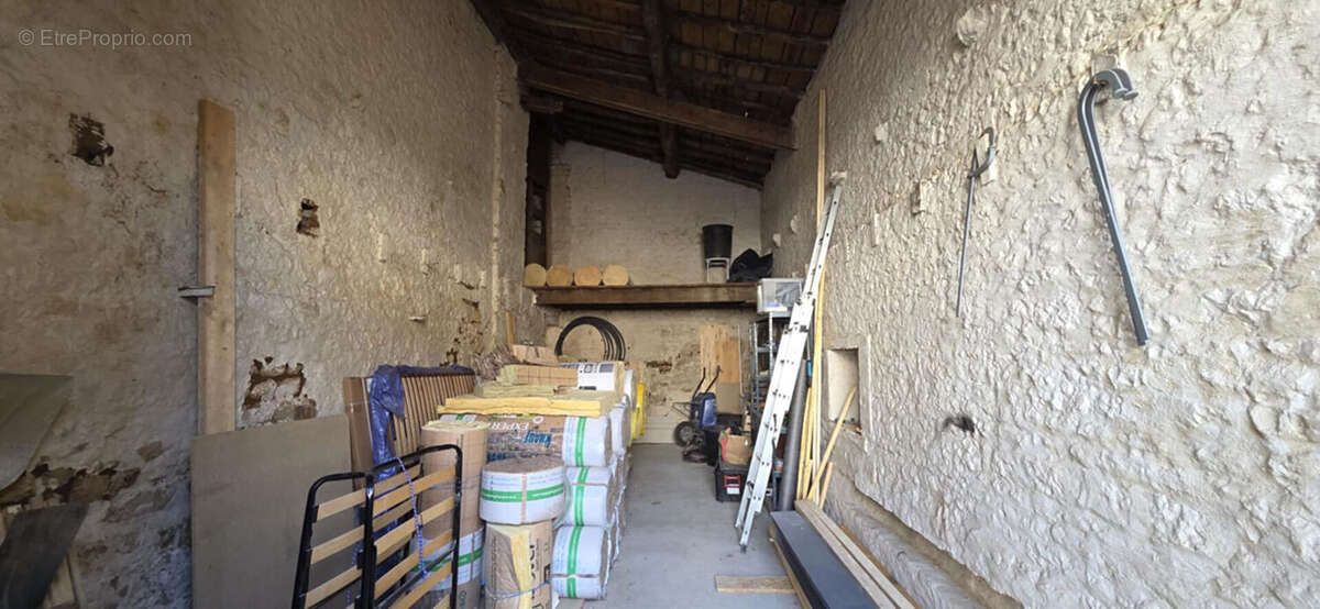 Parking à SAINT-MAIXENT-L&#039;ECOLE