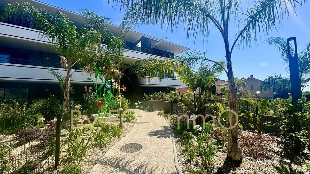 EXCLUSIF ! VILLENEUVE LOUBET - 2 Pièces - Résidence LUXE - Rooftop piscine avec vue mer - parking -calme - Faibles Charges - photo 2