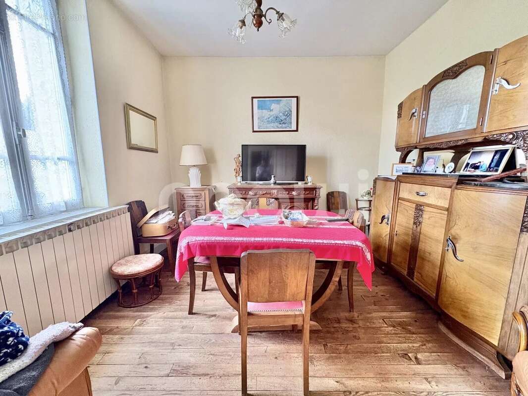 Maison à SAINT-PRIEST-BRAMEFANT