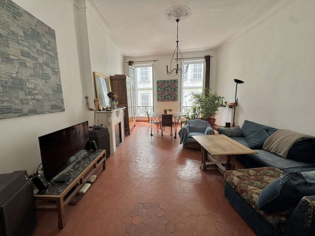 Appartement à MARSEILLE-1E