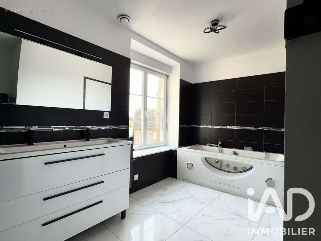 Maison 100 m² à Le Teilleul  - photo 2