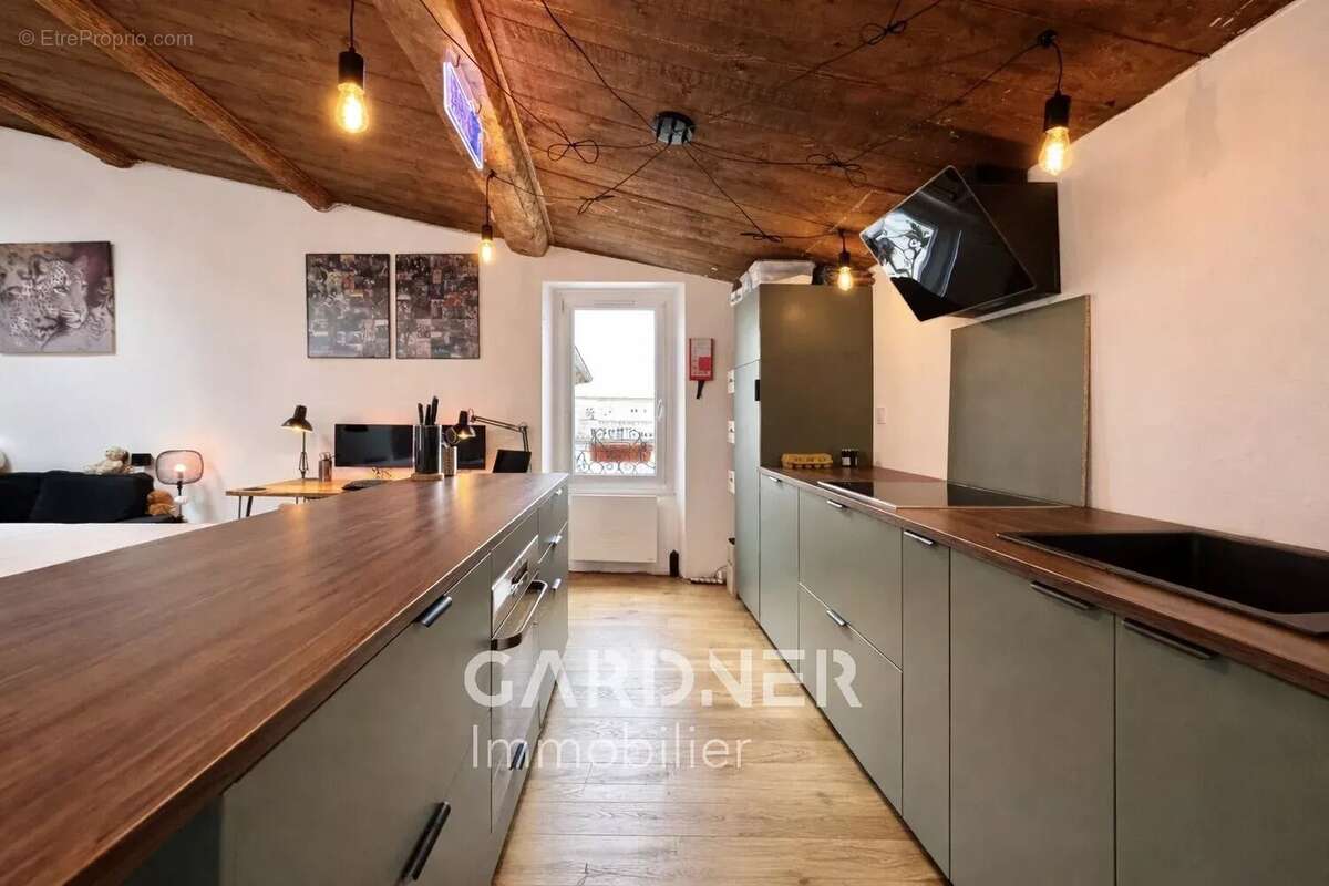 Appartement à ROQUEVAIRE