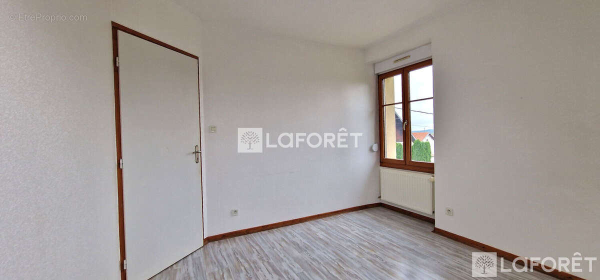 Appartement à FRASNE
