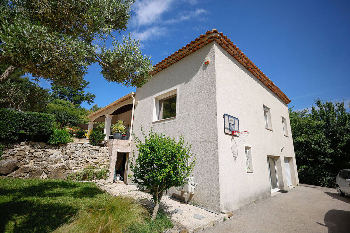 Photo 1 - Maison à SIMIANE-COLLONGUE