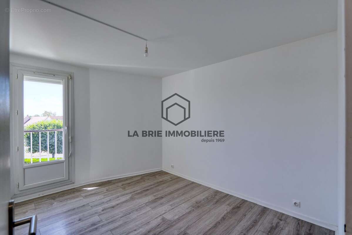 Appartement 68 m² à Marolles-En-Brie  - photo 3