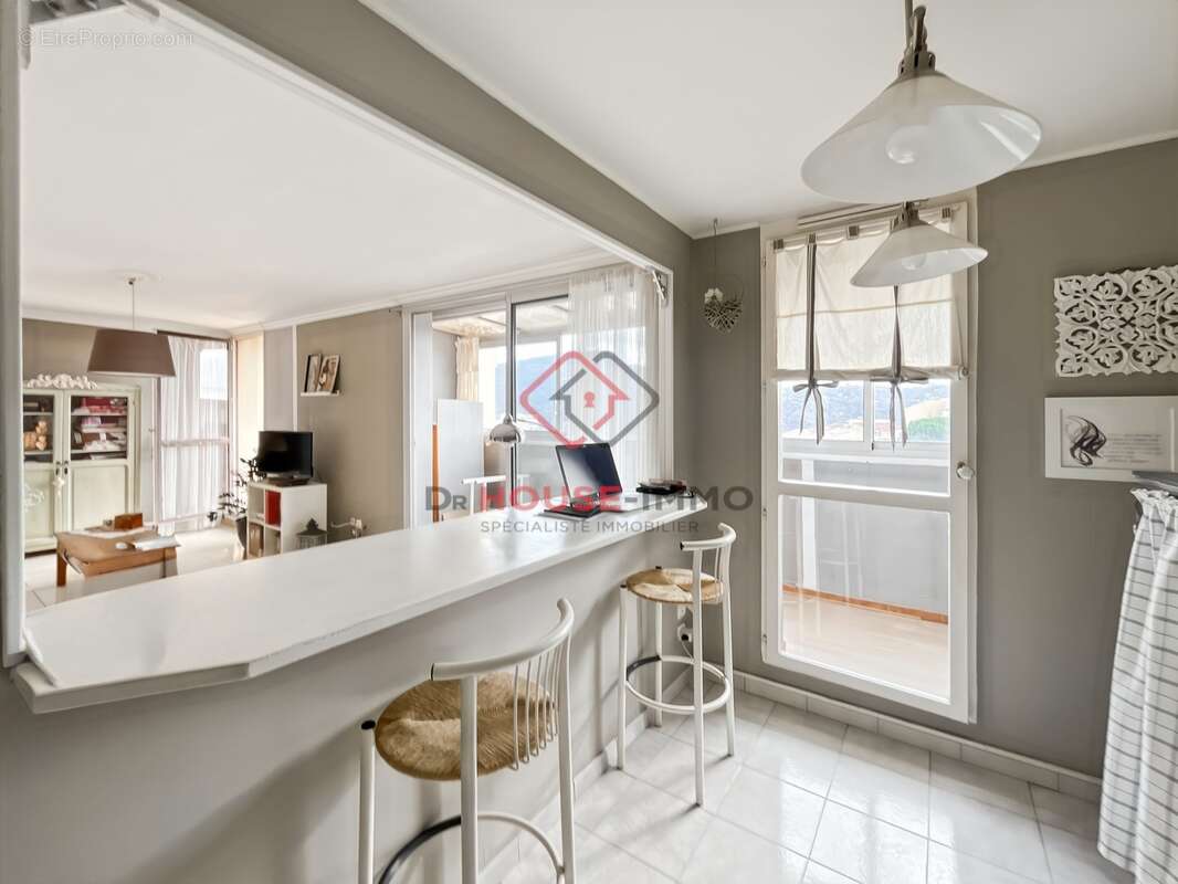 Appartement à CARROS