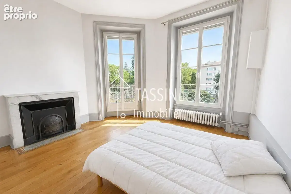 Ecully limite Tassin - Appartement de charme - photo 4