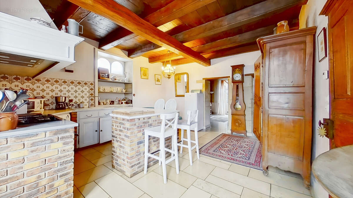 Maison à VIVIERS-SUR-CHIERS