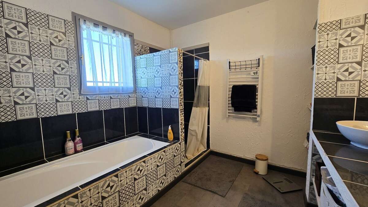 Maison à LES ISSARDS