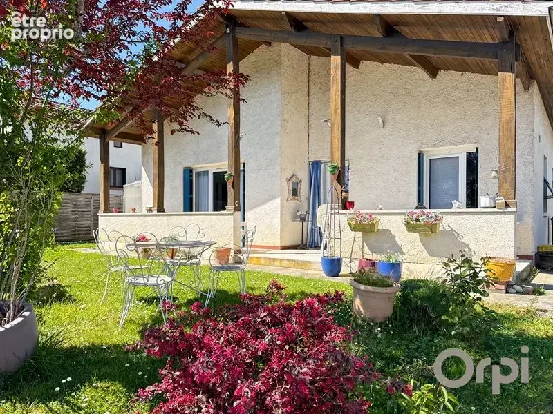 FLEURANCE, Maison traditionnelle habitable de plain pied sur un terrain de plus de 1000 m² - photo 2